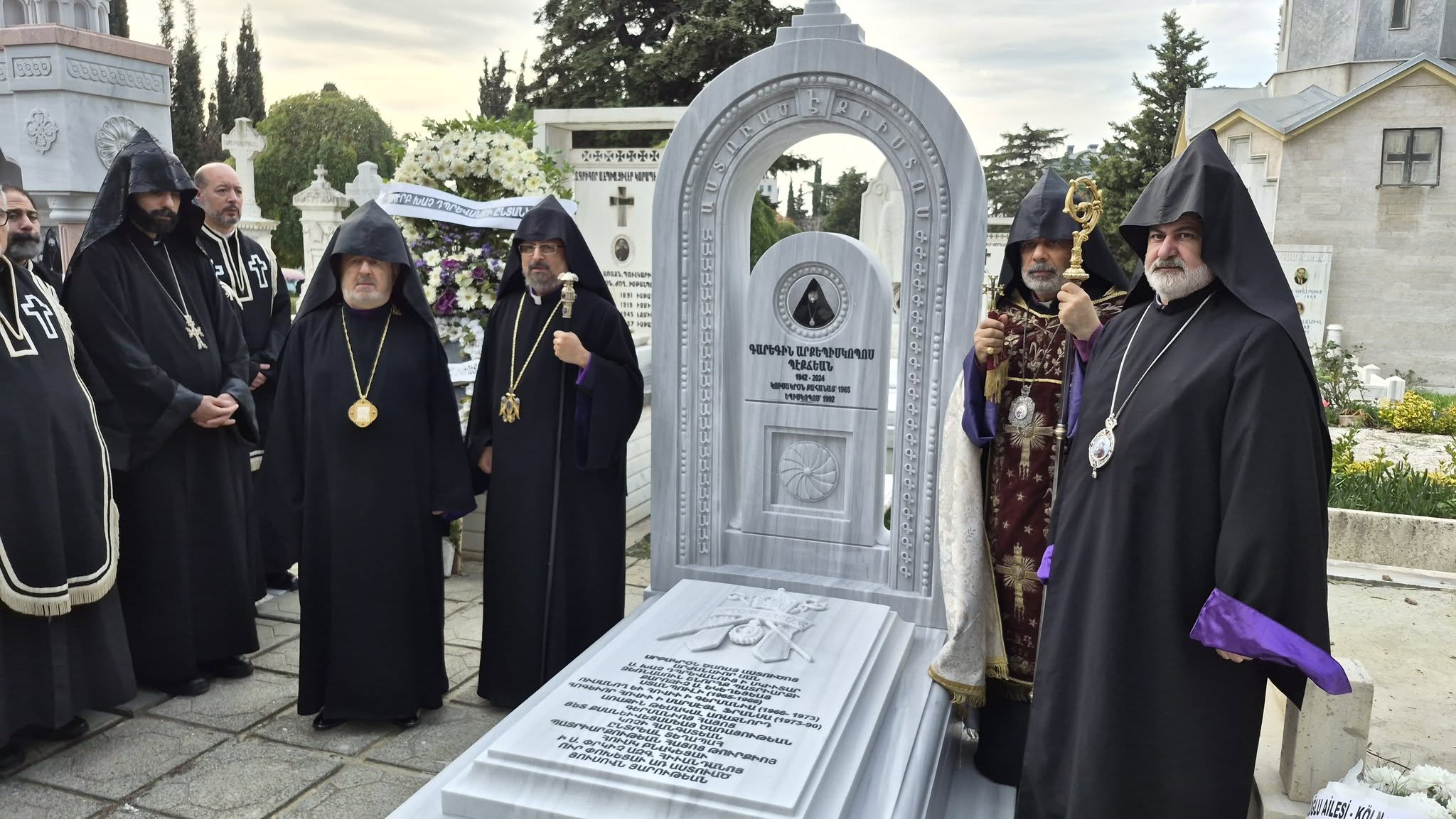 Տարելից եւ նորակերտ շիրիմի բացում երջանկայիշատակ Գարեգին Արքեպս. Պէքճեանի